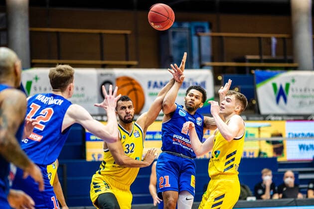 Johannes Thiemann 32 Alba Berlin , Quinton Hooker 21 Syntainics MBC , Malte Delow 6 Alba Berlin during the match Season 2020 2021 Men in the EasyCredit Bundesliga between Syntainics MBC and Alba Berlin at Stadthalle Weissenfels on 16 March 2021 in Weissenfels, Sachsen Anhalt, Germany