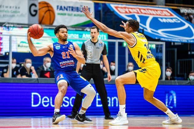Quinton Hooker 21 Syntainics MBC , Louis Olinde 19 Alba Berlin during the match Season 2020 2021 Men in the EasyCredit Bundesliga between Syntainics MBC and Alba Berlin at Stadthalle Weissenfels on 16 March 2021 in Weissenfels, Sachsen Anhalt, Germany