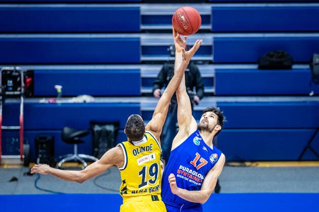Aleksandar Marelja 17 Syntainics MBC , Louis Olinde 19 Alba Berlin during the match Season 2020 2021 Men in the EasyCredit Bundesliga between Syntainics MBC and Alba Berlin at Stadthalle Weissenfels on 16 March 2021 in Weissenfels, Sachsen Anhalt, Germany
