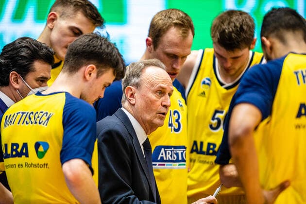 Coach Aito Garcia Reneses Alba Berlin with team in timeout during the match season 2020 2021 men in the EasyCredit Bundesliga between Syntainics MBC and Alba Berlin at Stadthalle Weissenfels on 16 March 2021 in Weissenfels, Saxony Anhalt, Germany