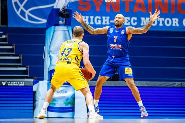 Sergio Kerusch 7 Syntainics MBC , Luke Sikma 43 Alba Berlin during the match Season 2020 2021 Men in the EasyCredit Bundesliga between Syntainics MBC and Alba Berlin at Stadthalle Weissenfels on 16 March 2021 in Weissenfels, Sachsen Anhalt, Germany
