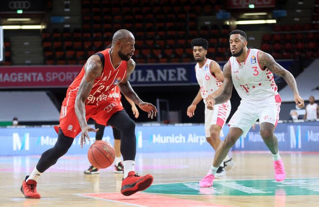 16 03 2021, FC Bayern Baskets vs Telekom Baskets Bonn, Audi Dome, Munich, pictured James Gist FCB Basketball , Jalen Hudson telekom baskets Bonn and James Thompson IV telekom baskets Bonn.