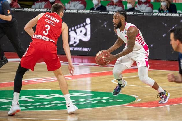 D Kraemer 3 FC Bayern , Xavier Pollard 2 Telekom Baskets Bonn , FC Bayern Basketball vs Telekom Baskets Bonn, BBL, 16 03 2021 Muenchen Bayern Germany Copyright: xkolbert-press UlrichxGamelx