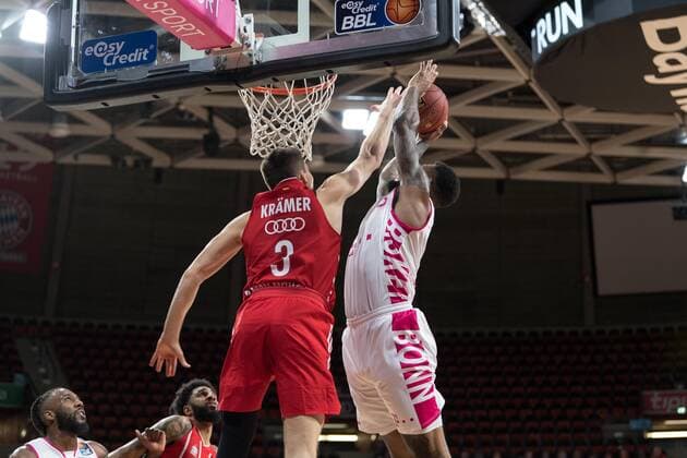 Basketball, BBL, 20210316, FC Bayern München Telekom Basket Bonn In the picture David KRÄMER Kraemer Kramer FC Bayern München, 3 and James THOMPSON IV Telekom Baskets Bonn, 3 Munich Audi Dome Bayern Germany Copyright: Passion2Press MarkusxFischerx