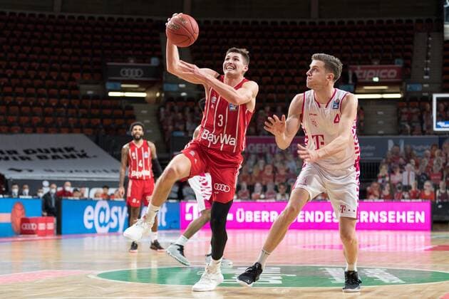 Basketball, BBL, 20210316, FC Bayern München Telekom Basket Bonn In the picture David KRÄMER Kraemer FC Bayern München, 3 and Strahinja MICOVIC Telekom Baskets Bonn, 4 Munich Audi Dome Bayern Germany Copyright: Passion2Press MarkusxFischerx