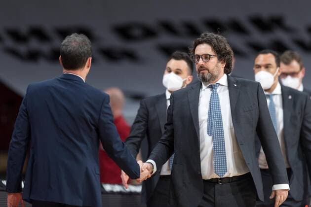 Basketball, BBL, 20210316, FC Bayern München Telekom Basket Bonn In picture Head Coach of Telekom Baskets Bonn Will VOIGT and Head Coach of FC Bayern München Andrea TRINCHIERI after final whistle Munich Audi Dome Bayern Germany Copyright: Passion2Press MarkusxFischerx
