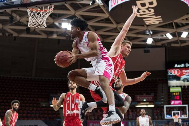 Basketball, BBL, 20210316, FC Bayern München Telekom Basket Bonn In the picture Jalen HUDSON Telekom Baskets Bonn, 6 and Leon RADOSEVIC FC Bayern München, 43 Munich Audi Dome Bayern Germany Copyright: Passion2Press MarkusxFischerx
