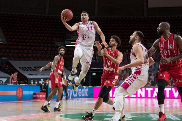 Basketball, BBL, 20210316, FC Bayern München Telekom Basket Bonn In the picture Anthony DILEO Telekom Baskets Bonn, 11 and Nick WEILER BABB FC Bayern München, 0 Munich Audi Dome Bayern Germany Copyright: Passion2Press MarkusxFischerx