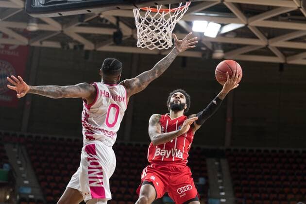 Basketball, BBL, 20210316, FC Bayern München Telekom Basket Bonn In the picture Alex HAMILTON Telekom Baskets Bonn, 0 and Dennis Jerome SEELEY FC Bayern München, 4 basket Munich Audi Dome Bayern Germany Copyright: Passion2Press MarkusxFischerx