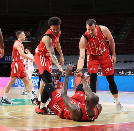 16 03 2021, FC Bayern Baskets vs Telekom Baskets Bonn, Audi Dome, Munich, in picture Zan Mark Sisko FCB Basketball and Nick Weiler Babi FCB Basketball , Paul Zipser FCB Basketball help James Gist FCB Basketball