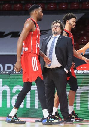 16 03 2021, FC Bayern Baskets vs Telekom Baskets Bonn, Audi Dome, Munich, in picture JaJuan Johnson FCB Basketball and coach Andrea Trinchieri FCB Basketball