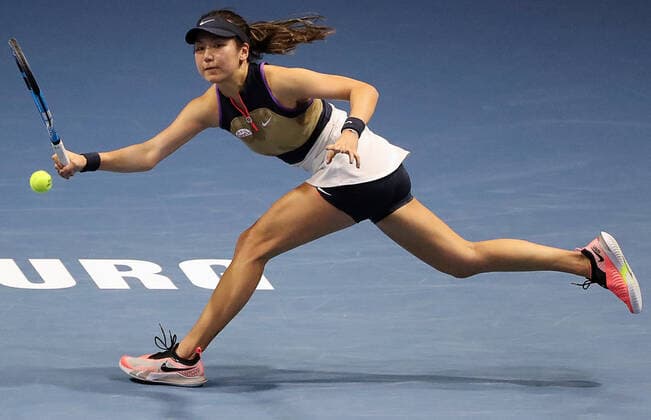 ST PETERSBURG, RUSSIA - MARCH 17, 2021: China s Xinyu Wang returns the ball in a 2021 WTA, Tennis Damen Premier St Petersburg Ladies Trophy Round of 16 singles match against Russia s Svetlana Kuznetsova at Sibur Arena. Alexander Demianchuk TASS  TS0F9AF3