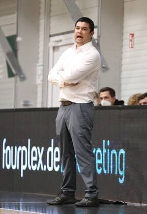 17 03 2021 Basketball Season 2019 2020 2 Bundesliga Pro A 8 Spieltag Nürnberg Falcons Basketball Club NBC Tigers Tuebingen DaMa Daniel Jansson coach, Tigers Tuebingen, Tigers Tuebingen gives instructions.