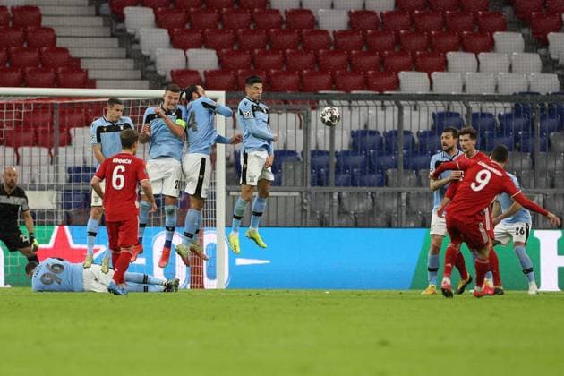 Robert Lewandowski 9 FC Bayern Muenchen free kick on Lazio Roma wall, FC Bayern Muenchen vs Lazio Roma, Champions League, Round of 16, 17 03 2021 Muenchen Bayern Germany Copyright: xkolbert-press ChristianxKolbertx