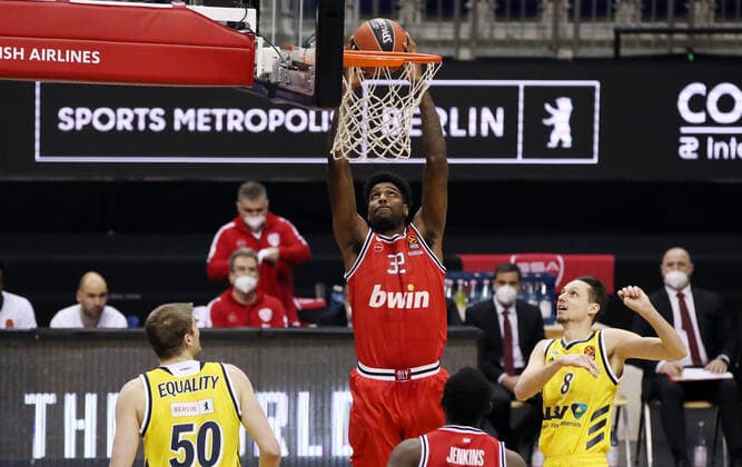Ben Lammers, Octavius Ellis, Marcus Eriksson Action Game Scene Duel Sports Basketball EuroLeague Men Season 2020 2021 18 03 2021 ALBA Berlin vs Olympiakos Piraeus Piraeus