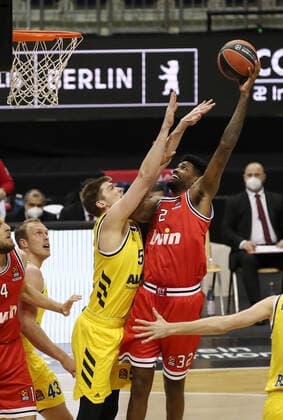 Ben Lammers, Octavius Ellis action game scene duel sports basketball EuroLeague mens season 2020 2021 18 03 2021 ALBA Berlin vs Olympiakos Piraeus Piraeus