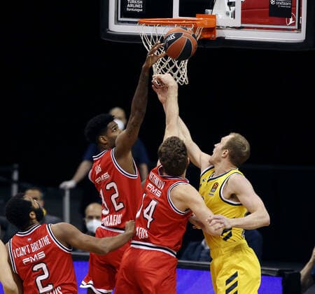 Octavius Ellis, Sasha Vezenkov, Luke Sikma Action Game Scene Duel Sports Basketball EuroLeague Mens Season 2020 2021 18 03 2021 ALBA Berlin vs Olympiakos Piraeus Piraeus.