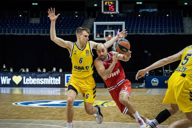 Basketball Berlin 18 03 2021 Season 2020 2021 Euroleague Regular Season Alba Berlin Olympiakos Piraeus Vassilis Spanoulis Piraeus, No 07 Malte Delow Alba Berlin, No 06