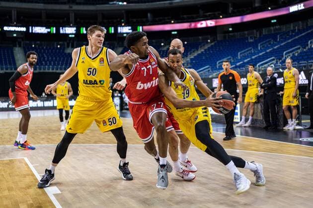 Basketball Berlin 18 03 2021 Season 2020 2021 Euroleague Regular Season Alba Berlin Olympiakos Piraeus Louis Olinde Alba Berlin, No 19 Shaquielle McKissic Piraeus, No 77