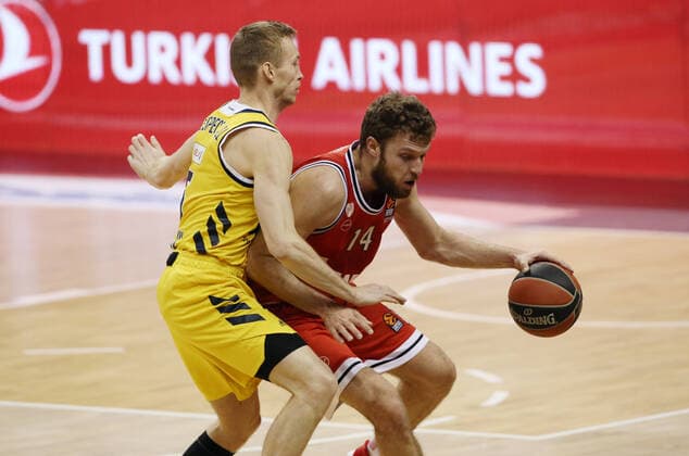 Niels Giffey, Sasha Vezenkov Action Game Scene Duel Sports Basketball EuroLeague Men Season 2020 2021 18 03 2021 ALBA Berlin vs Olympiakos Piraeus Piraeus