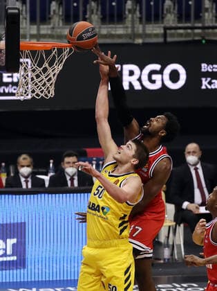 Ben Lammers, Livio Jean Charles Action Game Scene Duel Sports Basketball EuroLeague Men Season 2020 2021 18 03 2021 ALBA Berlin vs Olympiakos Piraeus Piraeus