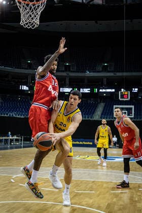 Basketball Berlin 18 03 2021 Season 2020 2021 Euroleague Regular Season Alba Berlin Olympiakos Piraeus Simone Fontecchio Alba Berlin, No 20 Octavius Ellis Piraeus, No 32