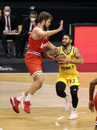 Sasha Vezenkov, Peyton Siva action game scene duel sports basketball EuroLeague mens season 2020 2021 18 03 2021 ALBA Berlin vs Olympiakos Piraeus Piraeus
