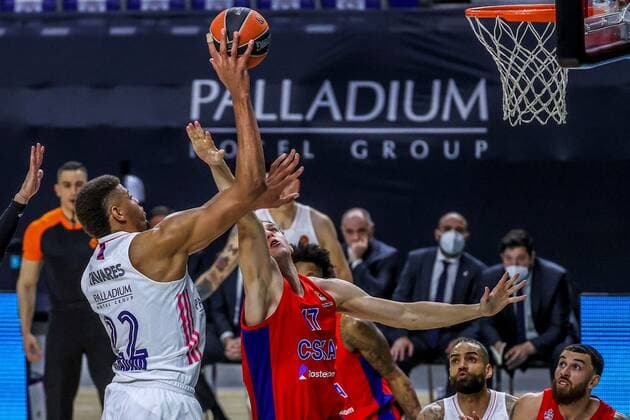 Real Madrid s Walter Edy Tavares (L) in action against CSKA s Johannes Voigtmann (R) during the Euroleague game between Real Madrid and CSKA Moscow at WiZink Center in Madrid, Spain, 18 March 2021. Real Madrid - CSKA Moscow !ACHTUNG: NUR REDAKTIONELLE NUTZUNG!  Copyright: xJuanJoxMartínx GRAF7824 20210318-637517015718856496