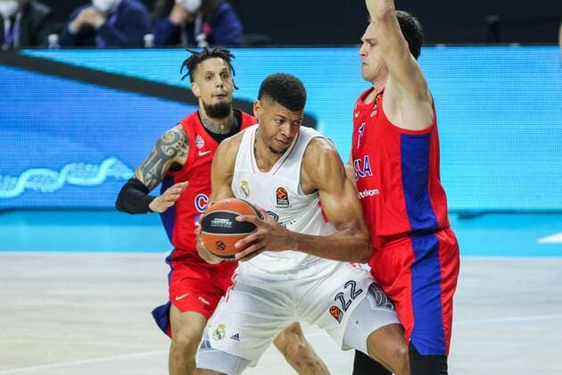 Mandatory Credit: Photo by Irina R Hipolito Shutterstock (11805729aj) Walter Samuel Tavares da Veiga of Real Madrid and Johannes Voigtmann of CSKA Moscow in action during Euroleague basketball match played between Real Madrid and PBC CSKA Moscow at Wizink Center stadium on March 18, 2021 in Madrid, Spain. Basket: Euroleague- Real Madrid v CSKA Moscow, Spain - 18 Mar 2021 Basket: Euroleague- Real Madrid v CSKA Moscow, Spain - 18 Mar 2021  Copyright: xIrinaxRxHipolito Shutterstockx 11805729aj