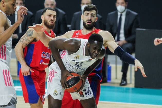 Mandatory Credit: Photo by Irina R Hipolito Shutterstock (11805729ag) Usman Garuba of Real Madrid and Tornike Shengelia of CSKA Moscow in action during Euroleague basketball match played between Real Madrid and PBC CSKA Moscow at Wizink Center stadium on March 18, 2021 in Madrid, Spain. Basket: Euroleague- Real Madrid v CSKA Moscow, Spain - 18 Mar 2021 Basket: Euroleague- Real Madrid v CSKA Moscow, Spain - 18 Mar 2021  Copyright: xIrinaxRxHipolito Shutterstockx 11805729ag