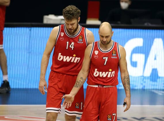 Sasha Vezenkov, Vassilis Spanoulis action upper body upper body sports basketball EuroLeague men season 2020 2021 18 03 2021 ALBA Berlin vs Olympiakos Piraeus Piraeus