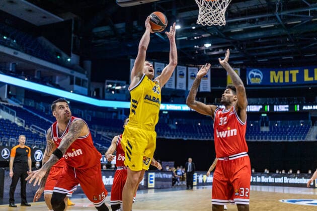 Basketball Berlin 18 03 2021 Season 2020 2021 Euroleague Regular Season Alba Berlin Olympiakos Piraeus Luke Sikma Alba Berlin, No 43 Octavius Ellis Piraeus, No 32