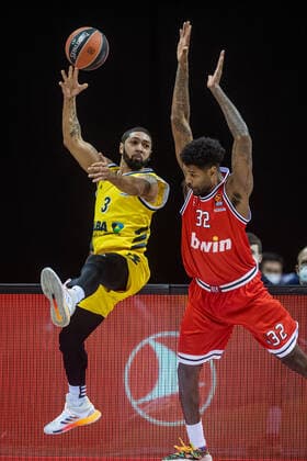 Basketball Berlin 18 03 2021 Season 2020 2021 Euroleague Regular Season Alba Berlin Olympiakos Piraeus Peyton Siva Alba Berlin, No 03 Octavius Ellis Piraeus, No 32