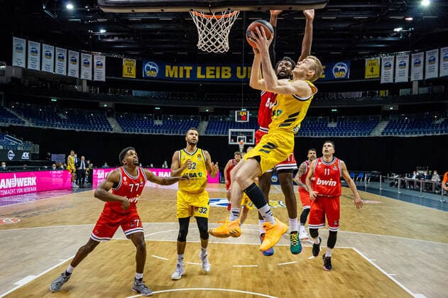 Basketball Berlin 18 03 2021 Season 2020 2021 Euroleague Regular Season Alba Berlin Olympiakos Piraeus Niels Giffey Alba Berlin, No 05 Livio Jean Charles Piraeus, No 17