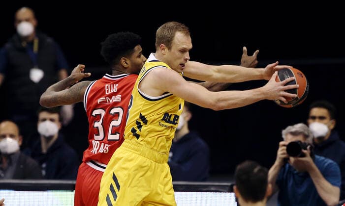 Octavius Ellis, Luke Sikma Action Game Scene Duel Sports Basketball EuroLeague Mens Season 2020 2021 18 03 2021 ALBA Berlin vs Olympiakos Piraeus Piraeus.