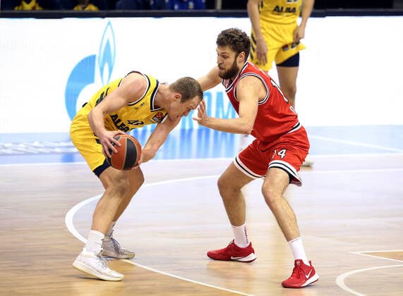 Luke Sikma, Sasha Vezenkov action game scene duel sports basketball EuroLeague mens season 2020 2021 18 03 2021 ALBA Berlin vs Olympiakos Piraeus Piraeus