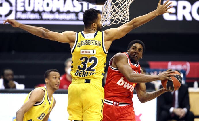 Johannes Thiemann, Shaquielle McKissic Action Game Scene Duel Sports Basketball EuroLeague Mens Season 2020 2021 18 03 2021 ALBA Berlin vs Olympiakos Piraeus Piraeus.