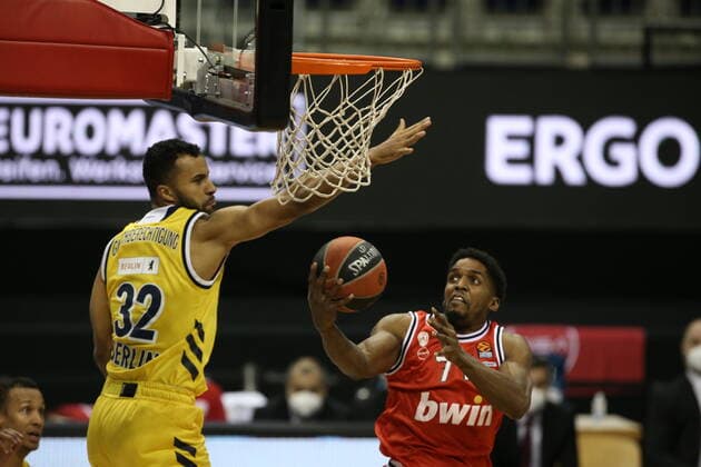 Johannes Thiemann, Shaquielle McKissic Action Game Scene Duel Sports Basketball EuroLeague Mens Season 2020 2021 18 03 2021 ALBA Berlin vs Olympiakos Piraeus Piraeus.