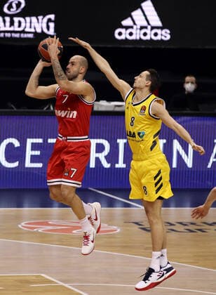 Vassilis Spanoulis, Marcus Eriksson action game scene duel sports basketball EuroLeague mens season 2020 2021 18 03 2021 ALBA Berlin vs Olympiakos Piraeus Piraeus
