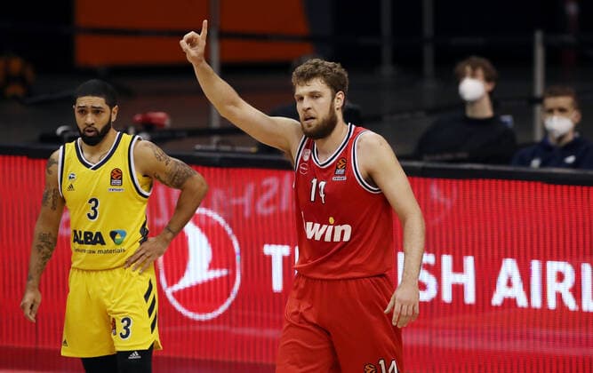 Sasha Vezenkov, Peyton Siva Sports Basketball EuroLeague Mens Season 2020 2021 18 03 2021 ALBA Berlin vs Olympiakos Piraeus Piraeus.