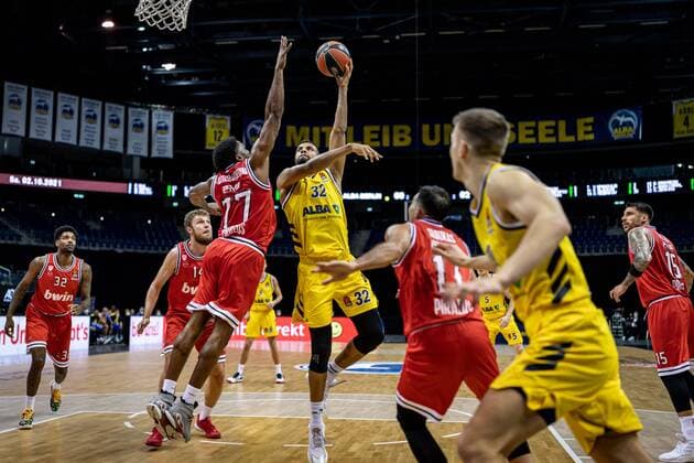 Basketball Berlin 18 03 2021 Season 2020 2021 Euroleague Regular Season Alba Berlin Olympiakos Piraeus Johannes Thiemann Alba Berlin, No 32 Shaquielle McKissic Piraeus, No 77