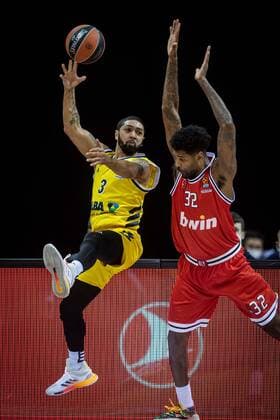 Basketball Berlin 18 03 2021 Season 2020 2021 Euroleague Regular Season Alba Berlin Olympiakos Piraeus Peyton Siva Alba Berlin, No 03 Octavius Ellis Piraeus, No 32