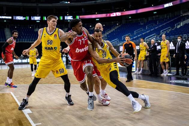 Basketball Berlin 18 03 2021 Season 2020 2021 Euroleague Regular Season Alba Berlin Olympiakos Piraeus Louis Olinde Alba Berlin, No 19 Shaquielle McKissic Piraeus, No 77 Ben Lammers Alba Berlin, No 50