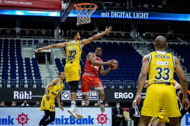 Basketball Berlin 18 03 2021 Season 2020 2021 Euroleague Regular Season Alba Berlin Olympiakos Piraeus Shaquielle McKissic Piraeus, No 77 Johannes Thiemann Alba Berlin, No 32