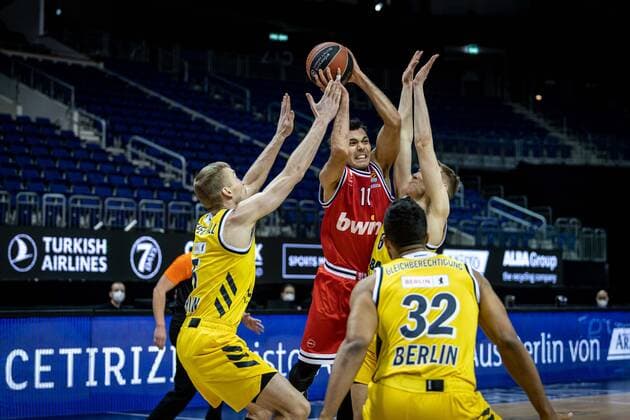 Basketball Berlin 18 03 2021 Season 2020 2021 Euroleague Regular Season Alba Berlin Olympiakos Piraeus Kostas Sloukas Piraeus, No 11 Malte Delow Alba Berlin, No 06 Niels Giffey Alba Berlin, No 05 Johannes Thiemann Alba Berlin, No 32