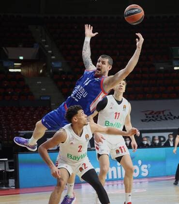 Bayerns 2 Wade BALDWIN IV vs Istanbuls 18 MOEREMAN Basketball, FC Bayern Anadolu EFES, Euroleague, 2020 2021 season, on 19 3 2021 in Munich, A U D I D O M E, Germany Source Copyright Credit Oryk HAIST x1DX36771.Isx