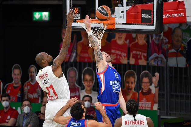 James GIST FCB Action,One on one against Adrien MOERMAN IS Basketball EuroLeague 30 Matchday FC Bayern Muenchen Anadolu Efes Istanbul on 19 03 2021 A U D I D O M E