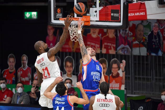 James GIST FCB Action,One on one against Adrien MOERMAN IS Basketball EuroLeague 30 Matchday FC Bayern Muenchen Anadolu Efes Istanbul on 19 03 2021 A U D I D O M E