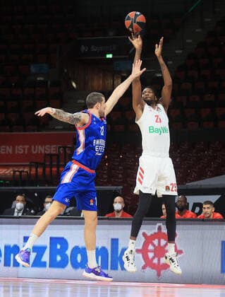 19 03 2021, EuroLeague, FC Bayern Basketball vs Anadolu Efes, Audi Dome Munich, in picture Adrien Moerman Anadolu Efes vs JaJuan Johnson FCB Basketball