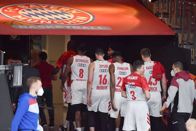 Bayern players go out of the hall departure basketball EuroLeague 30 matchday FC Bayern Muenchen Anadolu Efes Istanbul on 19 03 2021 A U D I D O M E